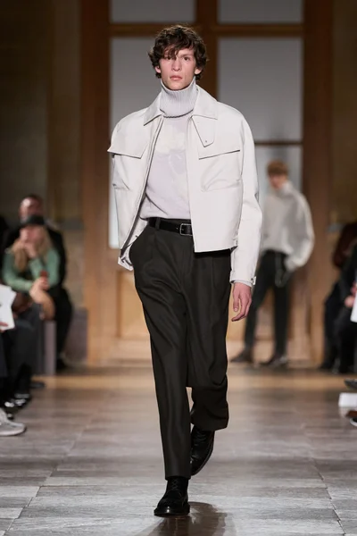 Look 24